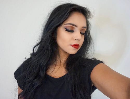dark-makeup-red-lips
